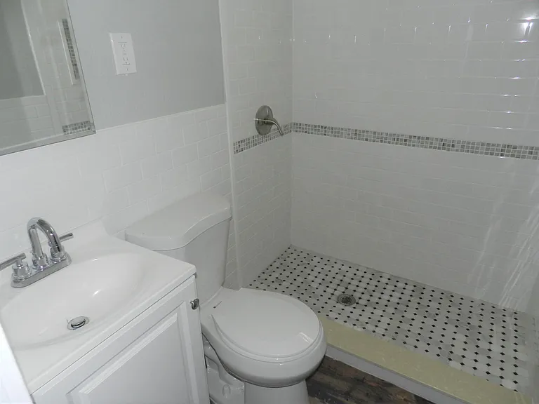 250 11th Ave NE #8 — Photo 7