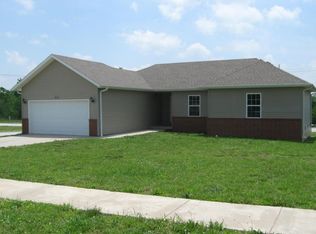 413 E Stone Creek Rd, Willard, MO 65781