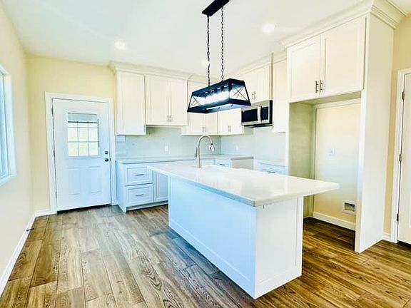 4th image of 5121 Galicia Ln