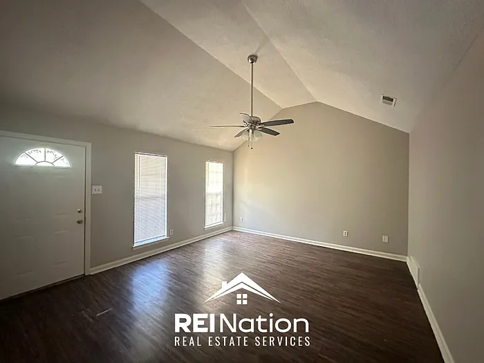 3 bed, 2.0 bath, 1116 sqft, $1,450 — Photo 2