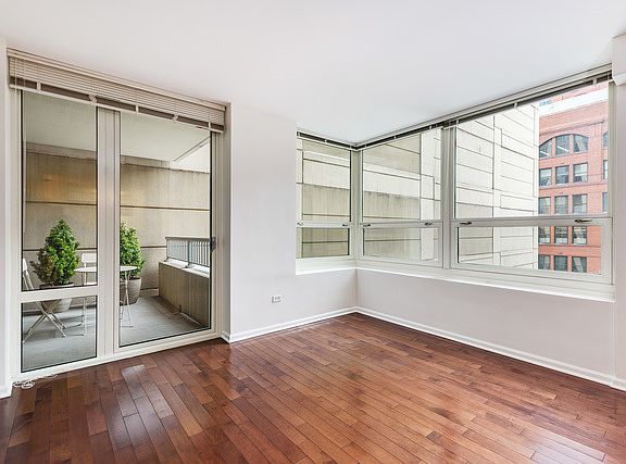 5th image of 345 N La Salle Dr APT 505
