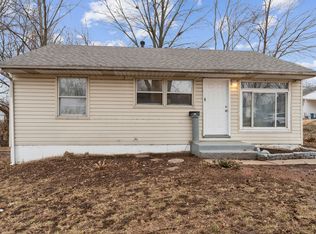 432 Caithness Rd, Saint Louis, MO 63137