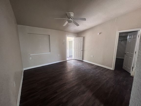 3rd image of 1527 Amelia Ln