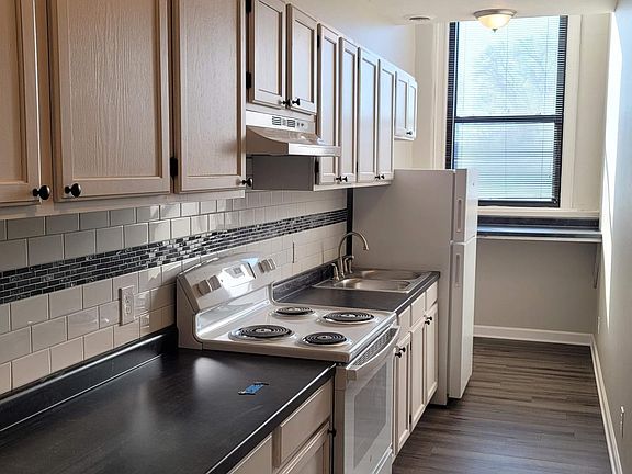 5th image of 2208 8th St #102