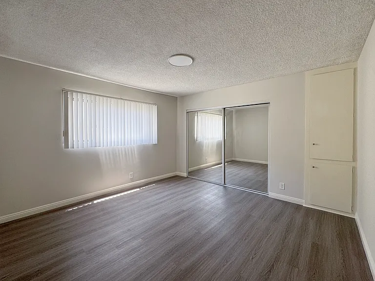 135 N 5th St #D — Photo 8