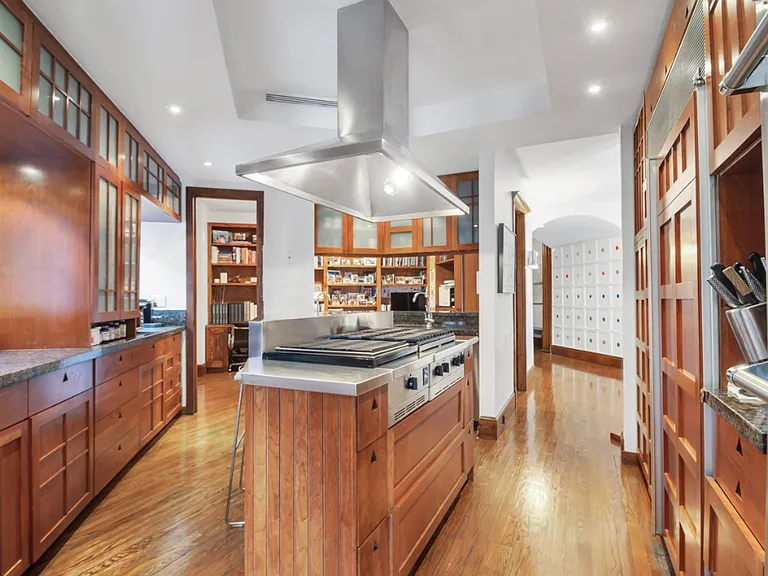 157 E 81st St #8 — Photo 8