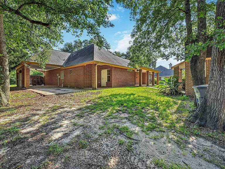 22962 Volga Dr — Photo 32