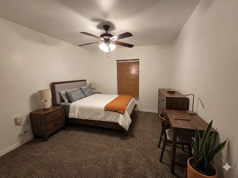 10483 Pendleton Ave — Photo 12