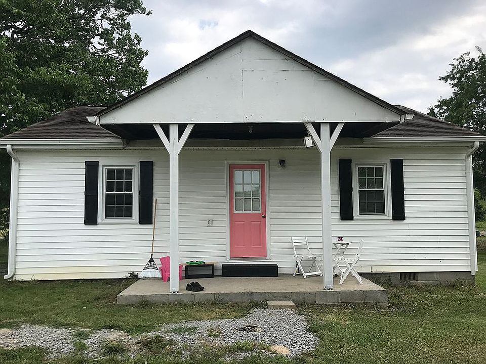 Cute home on 1/2 acre lot!