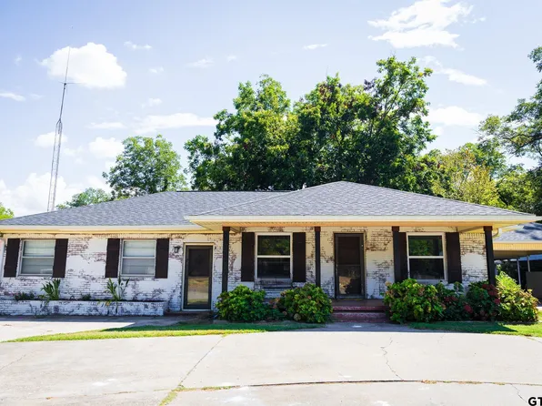 414 E 1st St, Mount Pleasant, TX 75455