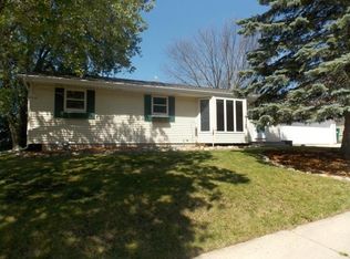 1524 Roosevelt Dr S, West Bend, WI 53090