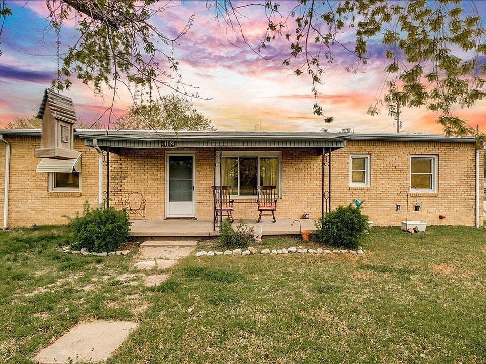 1st image of 102 S Phelps Ave