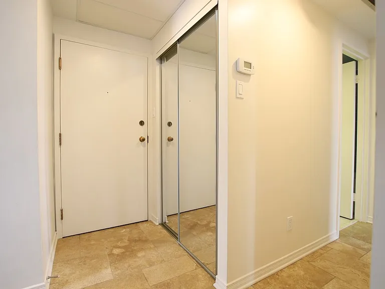 556 Laurier Ave W #1607 — Photo 2