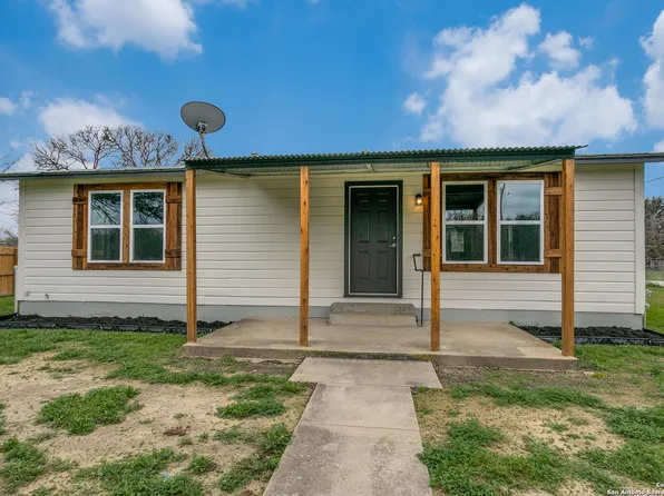 1814 Amelia St, Castroville, TX 78009