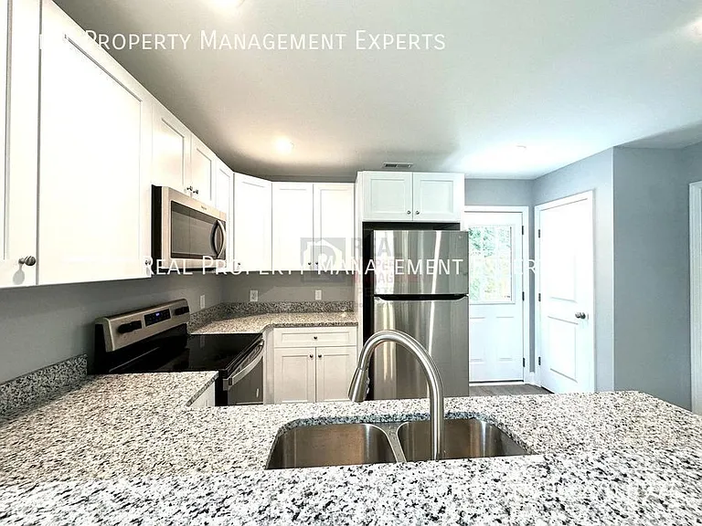 310 Glenn Ave — Photo 4