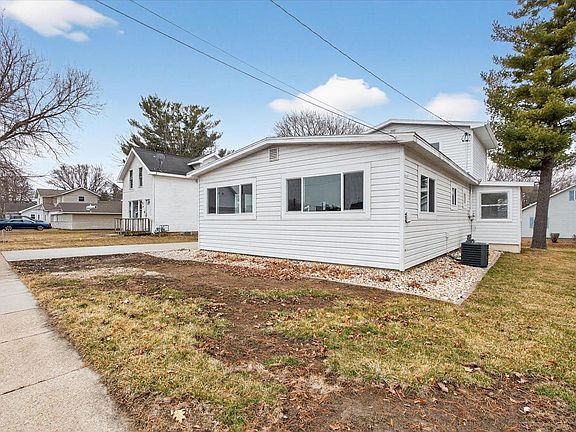 3rd image of 109 Front Street