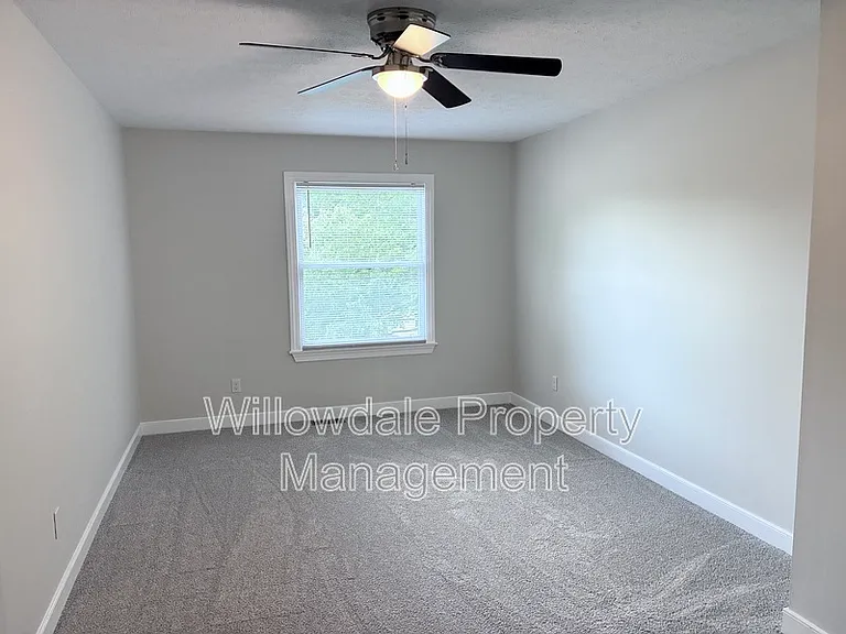 102 E Charing Cross — Photo 19