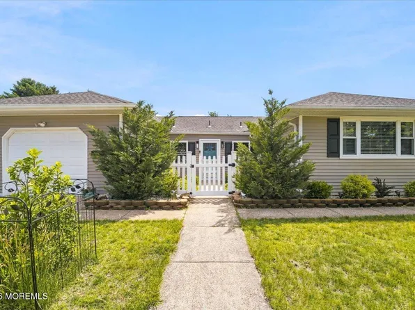 20 Le Lamentin Drive, Toms River, NJ 08757