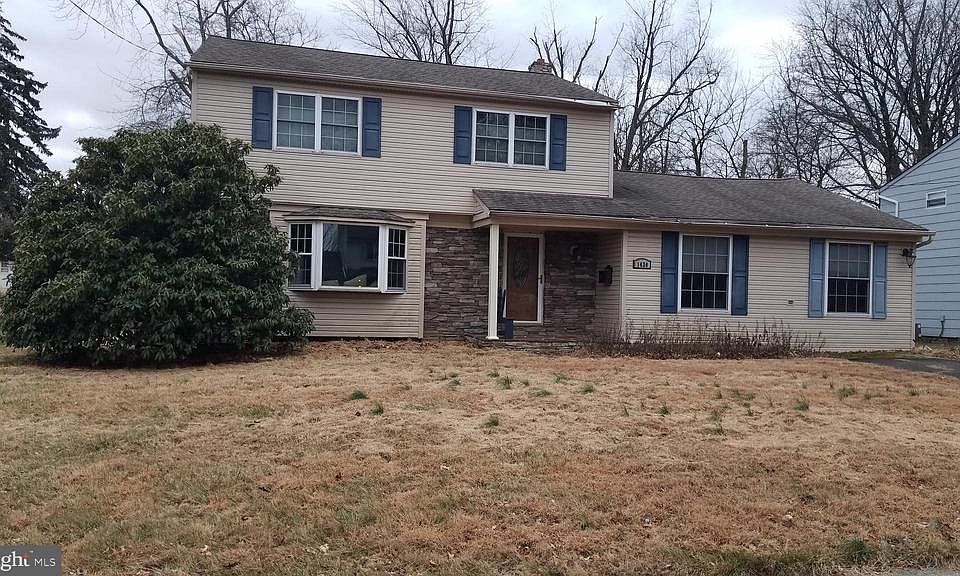 2nd image of 1430 Bradley Ln