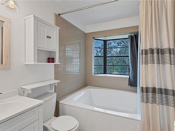 3rd image of 329 Club House Loop