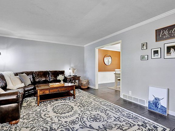 4th image of 2633 Wyckham Dr