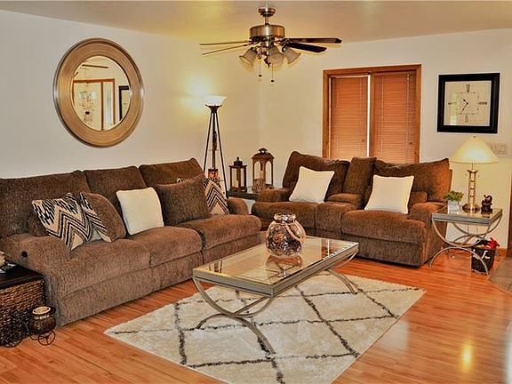 3rd image of 104 Sunrise Cove Ln