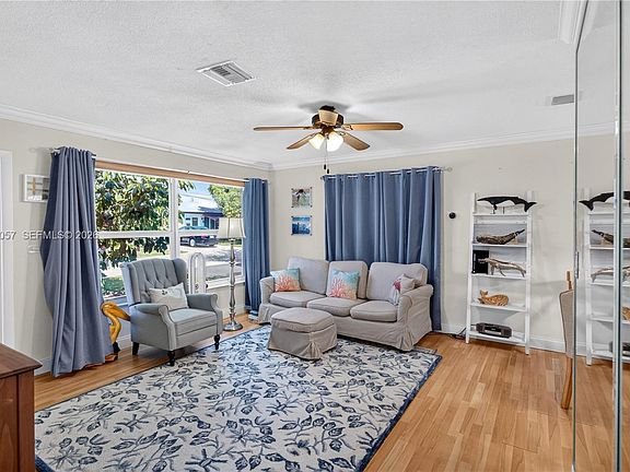 5th image of 4554 NW 16th Ave