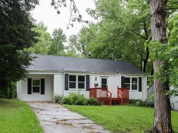 10 E Pocahontas Ln, Kansas City, MO 64114