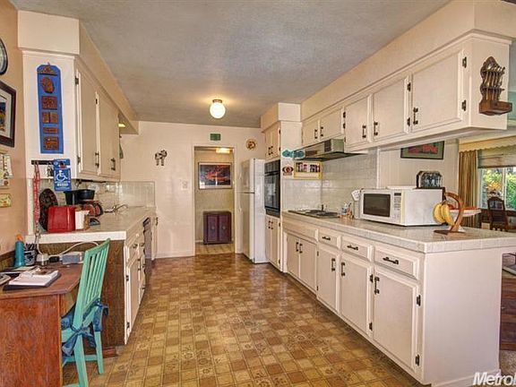 2nd image of 87 Greenway Cir