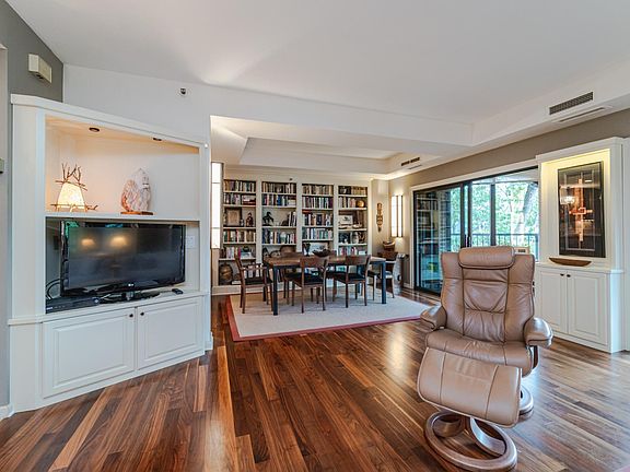 4th image of 1235 Yale Pl APT 203
