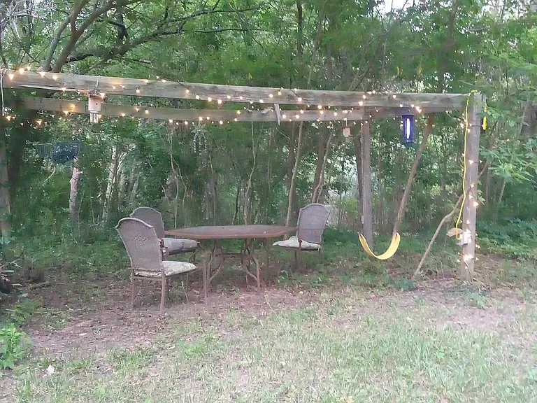 arbor with electricity