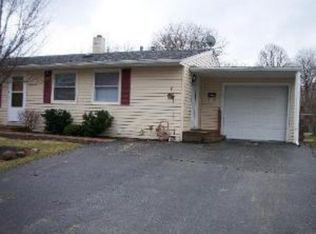 656 Jefferson Ave, Carpentersville, IL 60110