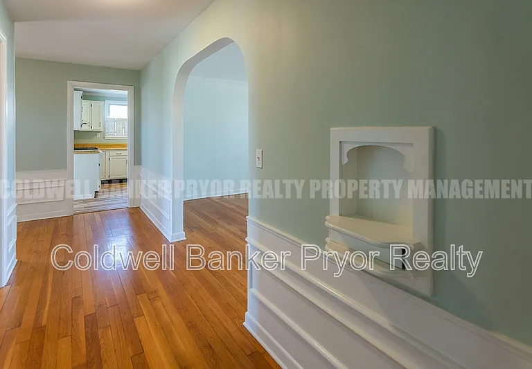 323 Walsh Rd — Photo 31