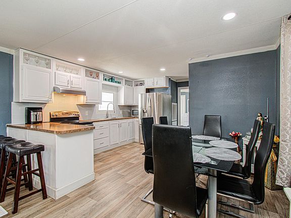 4th image of 20609 Cochran Rd