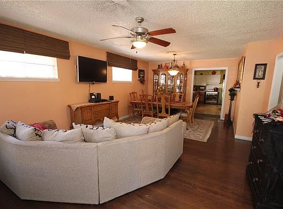 3rd image of 1608 Long Ave