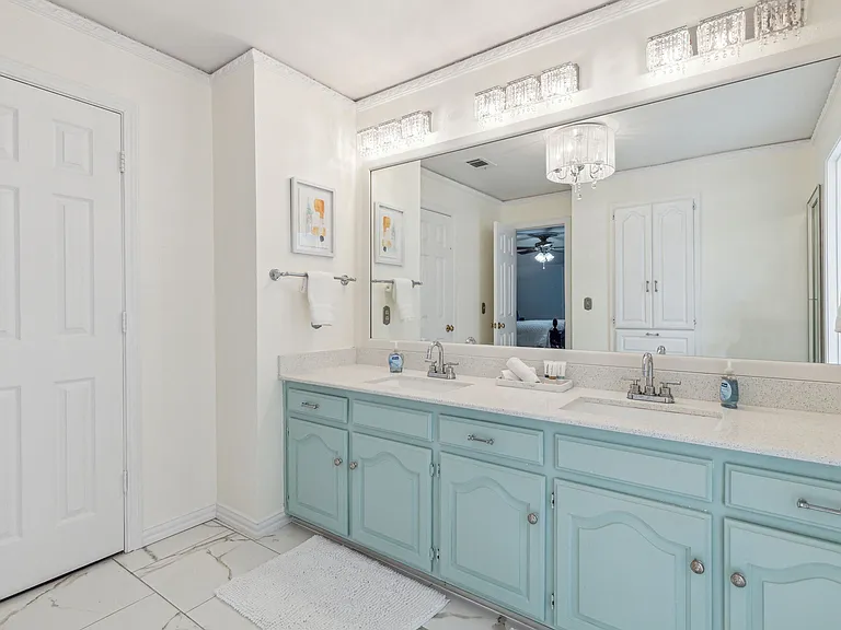 1428 Chatsworth Ln — Photo 16