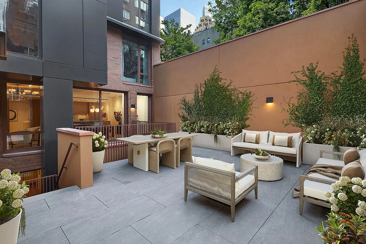 349 W 51st St Unit Garden A photo 1
