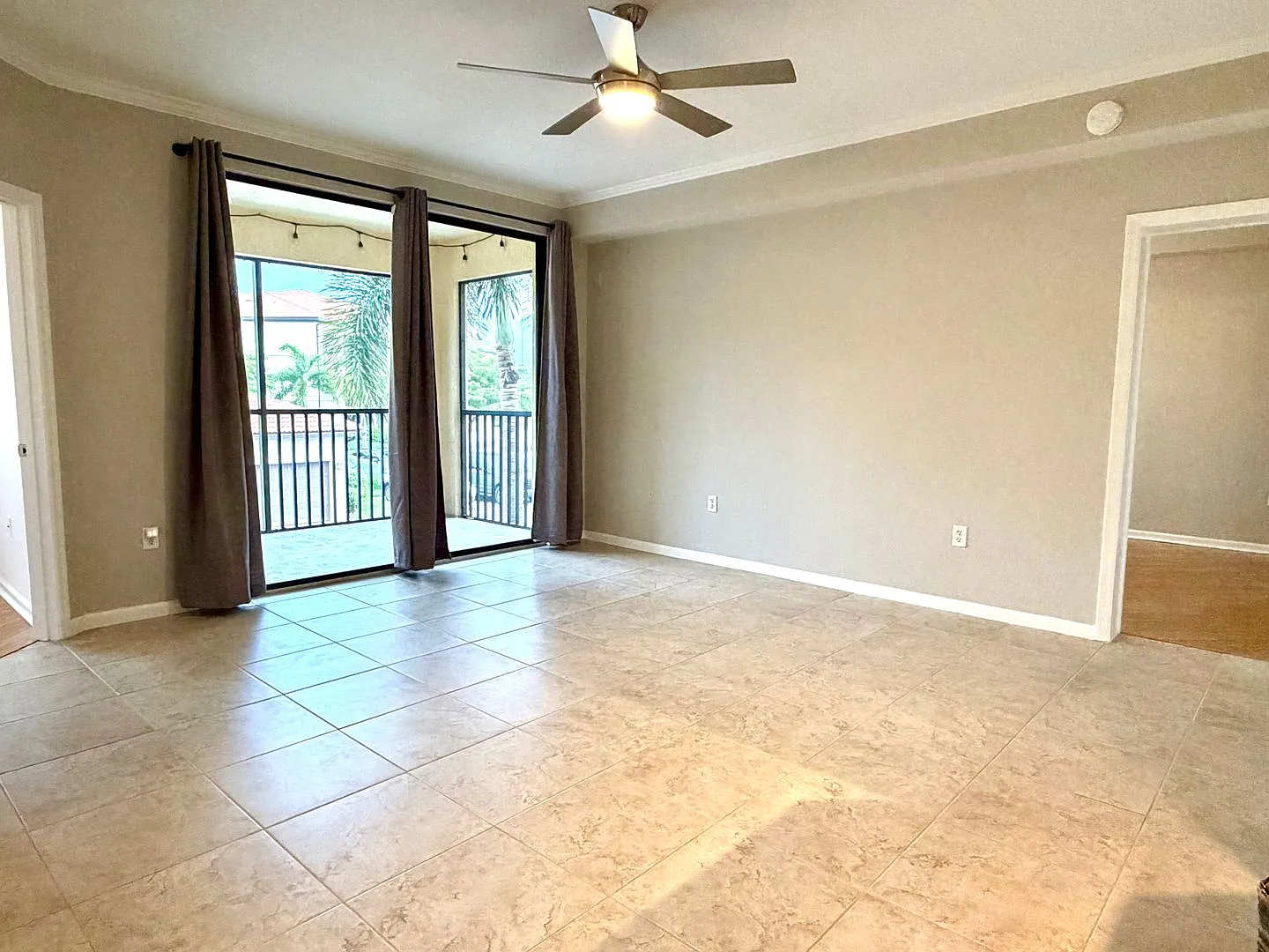Annual Rental - Unfurnished 2 Bed / 2 Bath At Positano Place — Photo 4
