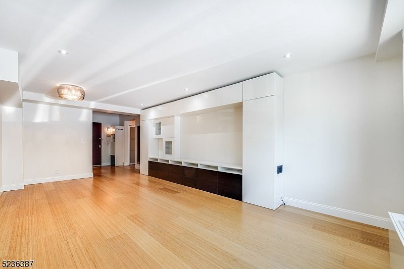 1st image of 609 W South Orange Ave #2J