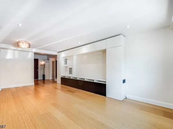 609 W South Orange Ave #2J, South Orange Village Twp., NJ 07079