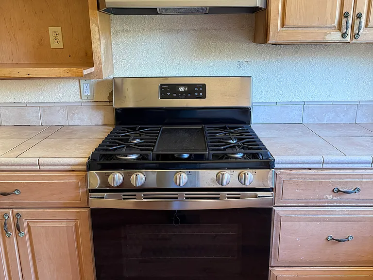 889 Jennings Ave — Photo 16