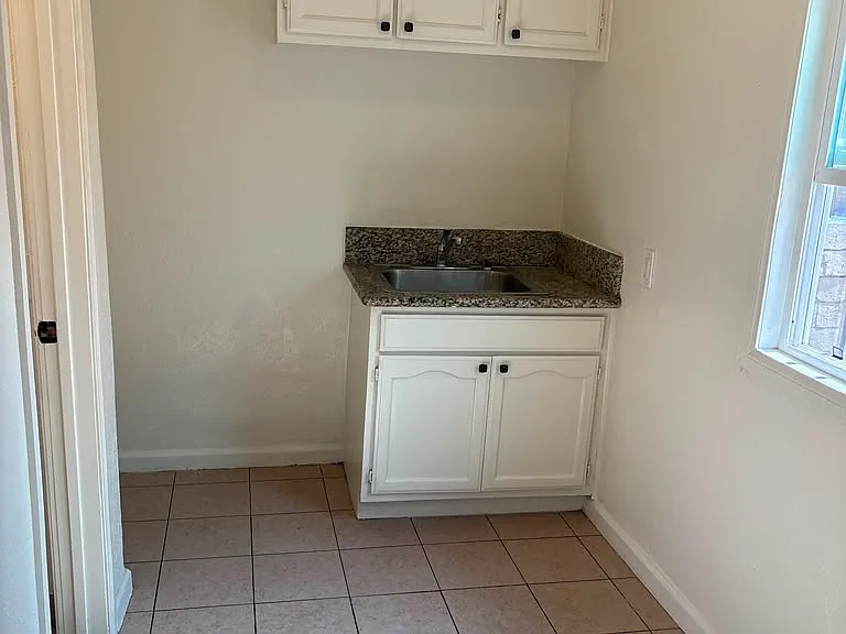 2615 N Santa Fe Ave #4 — Photo 3
