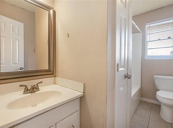 2nd image of 3609 Laplace St