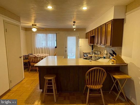 4th image of 18 Fredericksburg Ct
