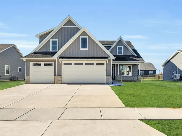 1403 Winterberry Dr, Savoy, IL 61874