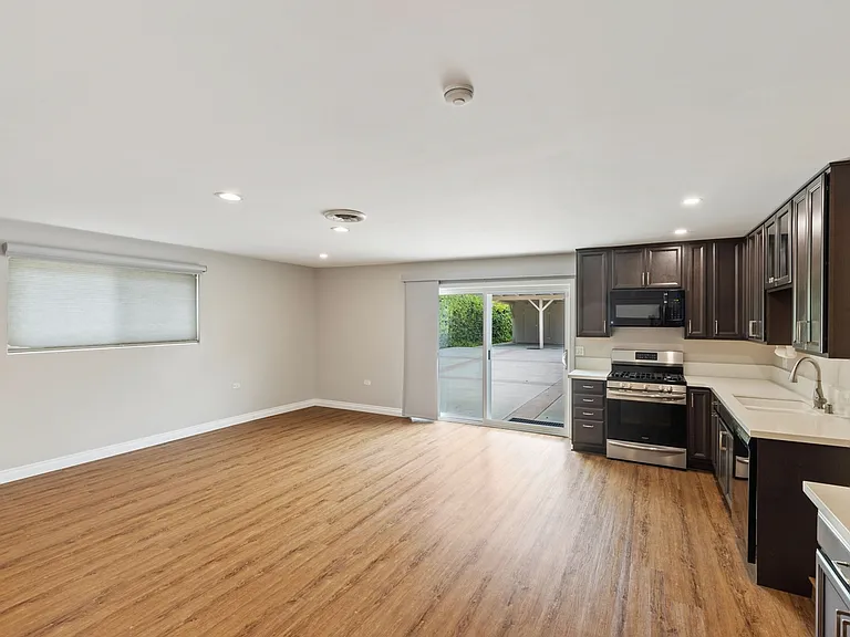 17537 Margate St #1 — Photo 23