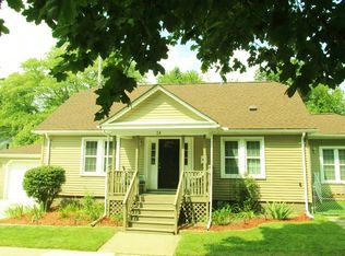 14 Hollywood Ct, Mount Clemens, MI 48043