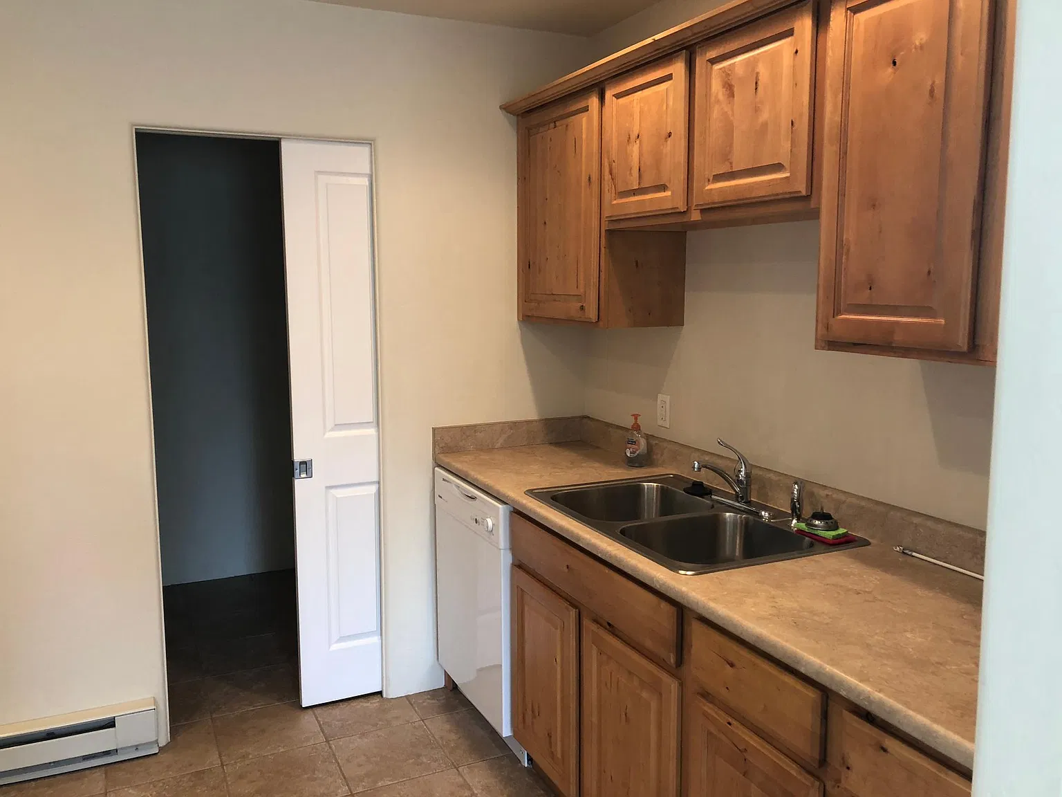 2 bed, 1000 sqft, $1,400 — Photo 2