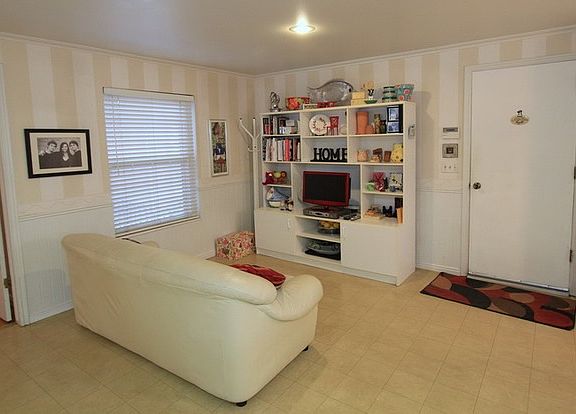 5th image of 2766 E Chancellor Pl