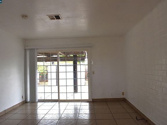 3rd image of 130 Kennison Ct